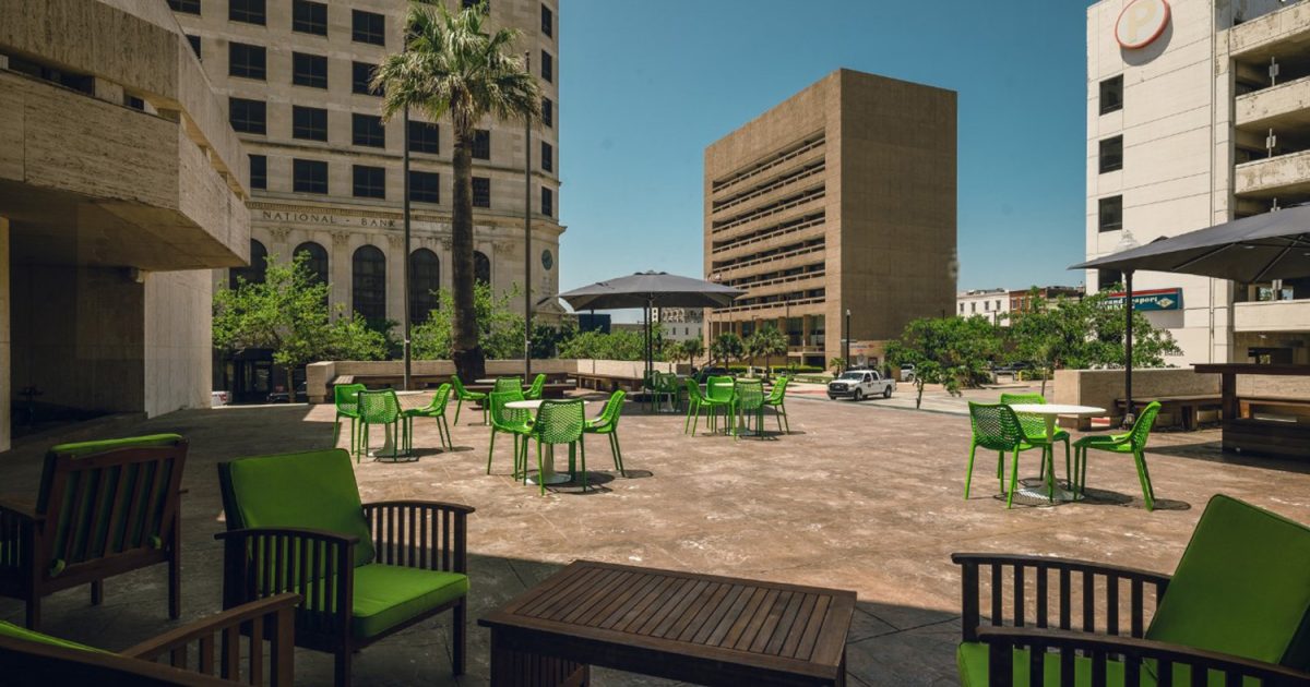 MarMo Plaza Cafe & Lounge cover